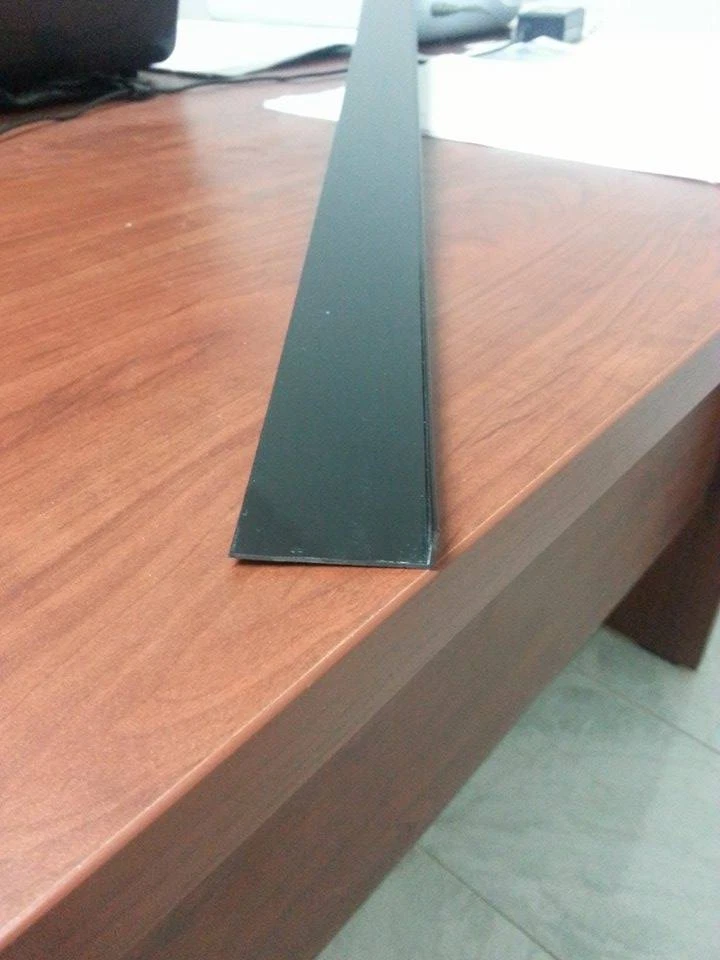 PROFILI IN PVC NERO ANGOLARE L 40X10X1 DA MT. 1 - Immagine 1 di 1