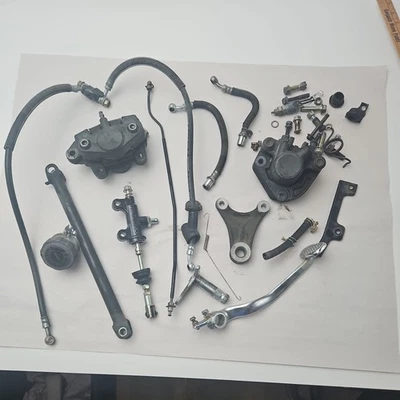 Suzuki GS550E 1980 frenos delanteros y traseros pinzas y mangueras Foto 1 de 4