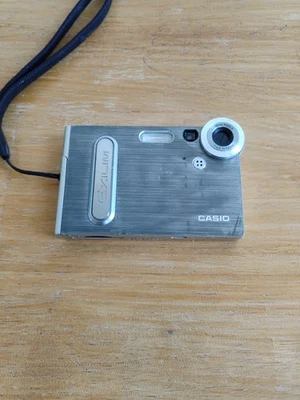 Casio EXILIM S3 3.2MP Digital Camera - Silver Untested Camera And Battery Only - Image 1 of 4
