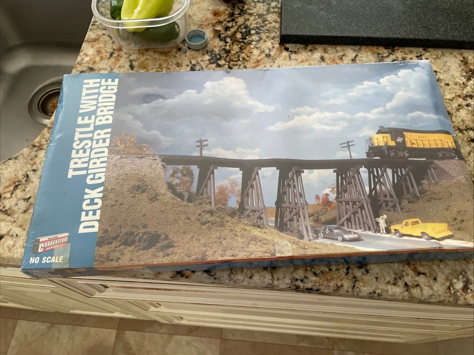 Walthers - Trestle with Deck Girder Bridge Sealed - Image 1 of 1