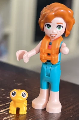LEGO Friends Mia Vacation Beach House Girl With Yellow Frog - Image 1 of 4
