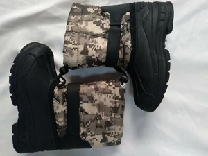 Snow boots toddler Size 12 - Picture 1 of 6