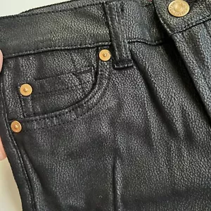Pantalón de mezclilla 7 For All Mankind negro imitación cuero agrietado ajustado vegano niñas talla 10 - Imagen 1 de 9