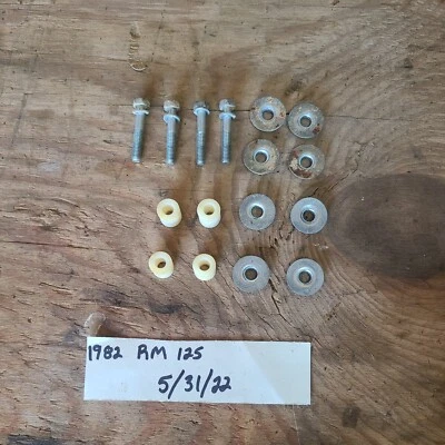 1981 1982 81 82 SUZUKI RM 125 X guardabarros delantero montaje accesorios pernos Ahrma VMX Foto 1 de 2