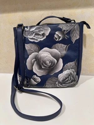 Bandolera Anuschka Anna Romántica Rosa Azul Cremallera Superior Mediana con Bolsillo Lateral Precio de venta sugerido por el fabricante $188 Foto 1 de 4