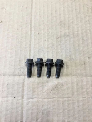 Ford Escort 1994 1,9 sello principal trasero carcasa pernos Foto 1 de 2