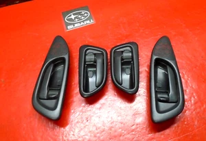 06 07 JUEGO DE MANIJAS DE PUERTA INTERIOR SUBARU IMPREZA TODO OEM VAGÓN NEGRO - Imagen 1 de 5