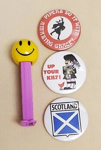 3 Schottland Pins Tasten UP YOUR KILT!; Pipers Do It mit AMAZING GRACE; Flagge 2,25" - Bild 1 von 5