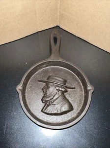 VINTAGE GHISA PADELLA RIALZATA AMISH MAN FIGURE non dipinta MADE IN USA - Foto 1 di 2