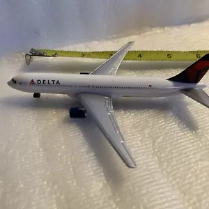 Realtoy Delta Airlines Diecast Metal Airplane 5.75” Inches Long Model Plane - Picture 1 of 13