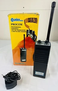 COURIER PROCOM-UHF PROFESSIONAL HANDHELD UHF FM TRANSCEIVER 2 WATTS TWO CHANNELS - Photo 1/6