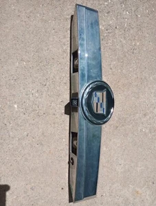 2007-09 ESCALADE  6.2L OEM TRUNK LIFTGATE TAILGATE TRUNK BACK UP CAMERA TRIM z13 - Picture 1 of 10