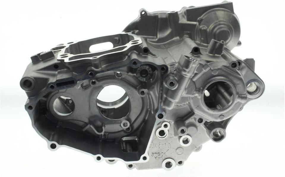 YAMAHA Genuine left Center Cases Engine CRANKCASE ASSY 5TG-15100-0 Japan New - Image 1 of 1