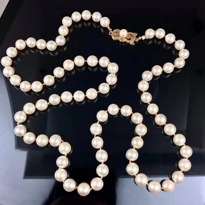 Collar japonés de perlas Mikimoto de oro amarillo de 18 quilates de 6,5 mm - 7 mm de 24" Foto 1 de 4