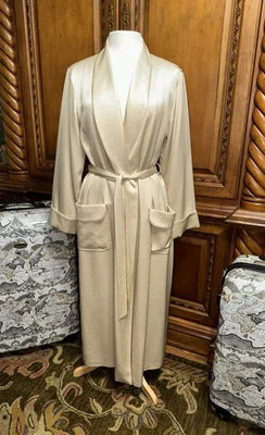 Hermosa bata larga de colección Valerie Stevens 70 % seda 30 % algodón forrada marfil Foto 1 de 4