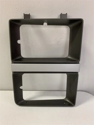 Ободок двери фары головного света GMC Sierra Jimmy C K 1500 2500 1983 -84 темно-серый б/у - Изображение 1 из 4