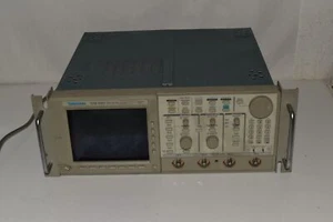 TEKTRONIX TDS 540 FOUR CHANNEL DIGITIZING OSCILLOSCOPE 500 MHZ (JHY55) - Picture 1 of 5