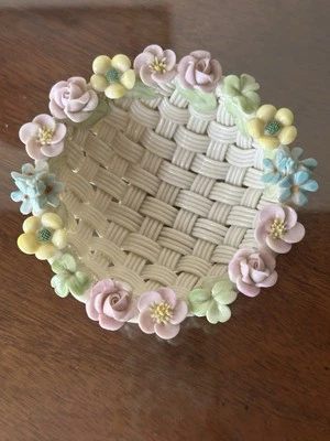 Belleek Cesta Tejido Cuenco Porcelana Rosa Borde Floral Foto 1 de 4