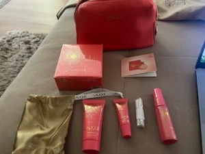 Singapore Airlines First/Suite Class Amenity Bag by Lalique 2025 - Brand New! - Picture 1 of 4