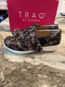 NEW TRAQ BY ALEGRIA "QIN" WOMENS SMART WALKING SHOES GARLAND EU 38 US 8-8.5M - Picture 1 of 6