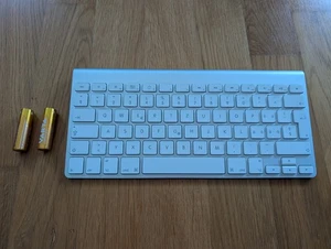 Apple Wireless Aluminum Keyboard MC184SM/A A1314 QWERTZ Swiss CH Switzerland 01 - Photo 1/4