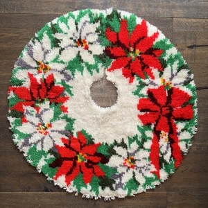 VTG 31" Latch Hook Christmas Tree Skirt Rug COMPLETE Finished Retro Poinsettia - Picture 1 of 11