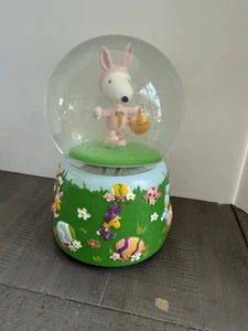 Peanuts Musical Snow Globe Waterglobe Snoopy Charlie Brown Easter Holiday - Picture 1 of 5
