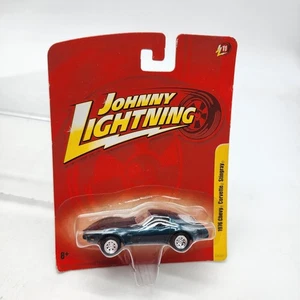 Tarjeta corta sellada Johnny Lightning 1976 Chevy Corvette Stingray verde 2010 difícil de encontrar - Imagen 1 de 8