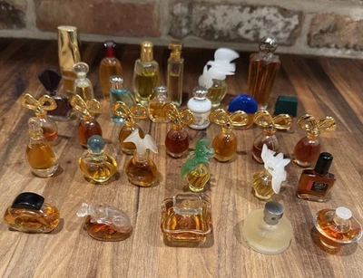Lote De 31 Botella De Perfume De Vidrio De Colección Miniatura Diseñador Perfume Co Foto 1 de 4