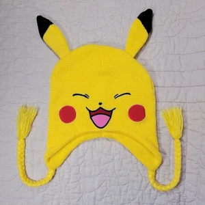 Pikachu Pokemon gelbe Strickmütze schielende Augen geschlossen geflochtene Kordeln 2016 Mütze - Bild 1 von 3