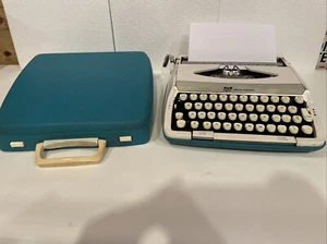 Smith Corona Cougar Deluxe teal white Typewriter Vintage Hard Case Portable - Picture 1 of 10