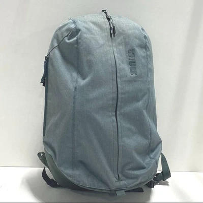 Mochila de nailon verde Thule con cierre de cremallera Foto 1 de 4