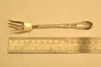 Antiguo tenedor de mariscos victoriano americano de plata esterlina, 5 1/2" de largo Foto 1 de 4