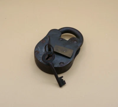 Antiguo candado Aligarh de hierro forjado a mano de 10 palancas cerradura de latón y llave de trabajo Foto 1 de 4