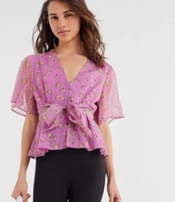 Top Stevie rosa para mujer ASTR talla mediana manga acampanada corbata frontal floral Foto 1 de 4