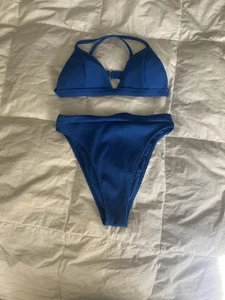 Holister Blue Ribbed Bikini Set High Rise Cheeky Bottom Triangle Top NWT Medium - Picture 1 of 4
