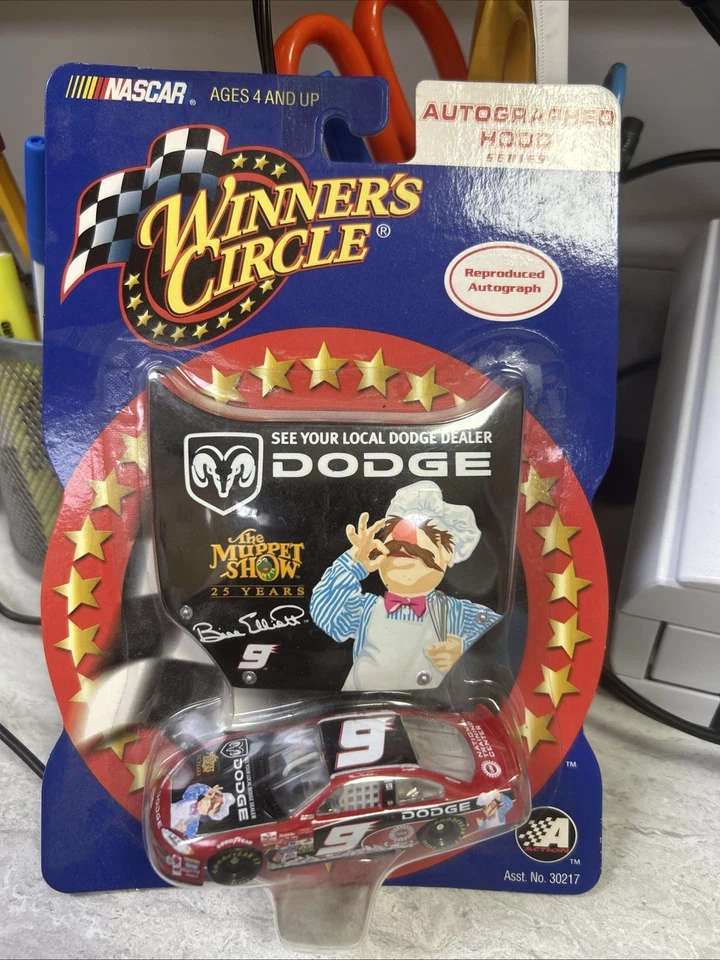 WINNER'S CIRCLE #9 BILL ELLIOTT MUPPET SHOW SERIE HOOD AUTOGRAFIADA DODGE TT Foto 1 de 1