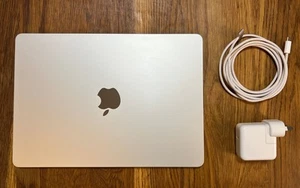 AS NEW - MacBook Air 13” M2 16GB 256GB - 100% Battery Health - 9 Cycles - Picture 1 of 6