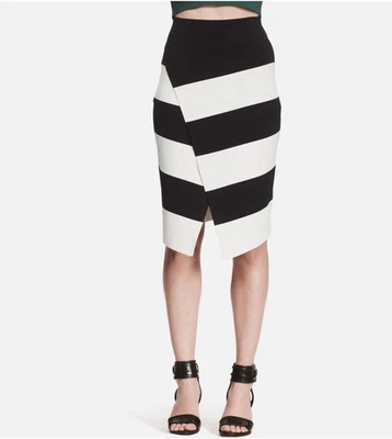 A.L.C. Falda tejida a rayas Chevron blanca y negra dobladillo asimétrico para mujer Foto 1 de 4