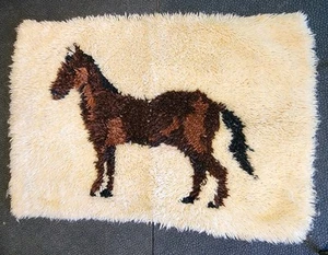 Retro Vintage Latch Hook Western Horse Yarn Craft Rug 39”x 27” White Brown Shag - Picture 1 of 8
