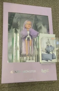 Gentle Monster X BRATZ limitierte Puppe, (100 % authentisch) hellviolettes Kleid - Bild 1 von 1