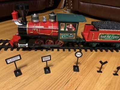 EZTEC G GAUGE CHRISTMAS ENGINE SCIENTIFIC NORTH POLE EXPRESS LOCOMOTIVE Set  (C4 - Image 1 of 4