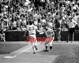 Chicago Cubs Ryan Sandberg Rounding Bases Wrigley Field 8 X 10 Photo Picture - Picture 1 of 1