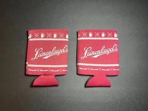 Juego de 2 latas de botella con estampado de copo de nieve Leinenkugels Red Holiday Edition Koozies - Imagen 1 de 4