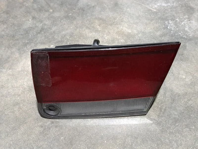 尾灯,1992 年马自达 Millenia,内部右手,乘客侧 — 第 1/4 张图片