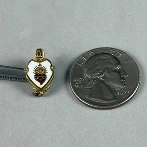 Vintage Sacred Heart Of Jesus Cor Jesu Italy Enamel Gold Tone Pin Pinback #54652 - Picture 1 of 2