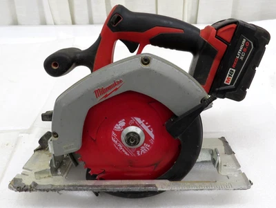 Sierra circular Milwaukee M18 18V 2630-20 6-1/2" de iones de litio con batería de 5Ah Foto 1 de 4