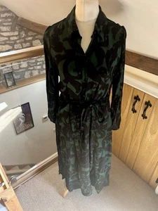 Vestido Camisa Zara Midi Estampado Verde Negro Talla Mediana Abotonada - Imagen 1 de 6