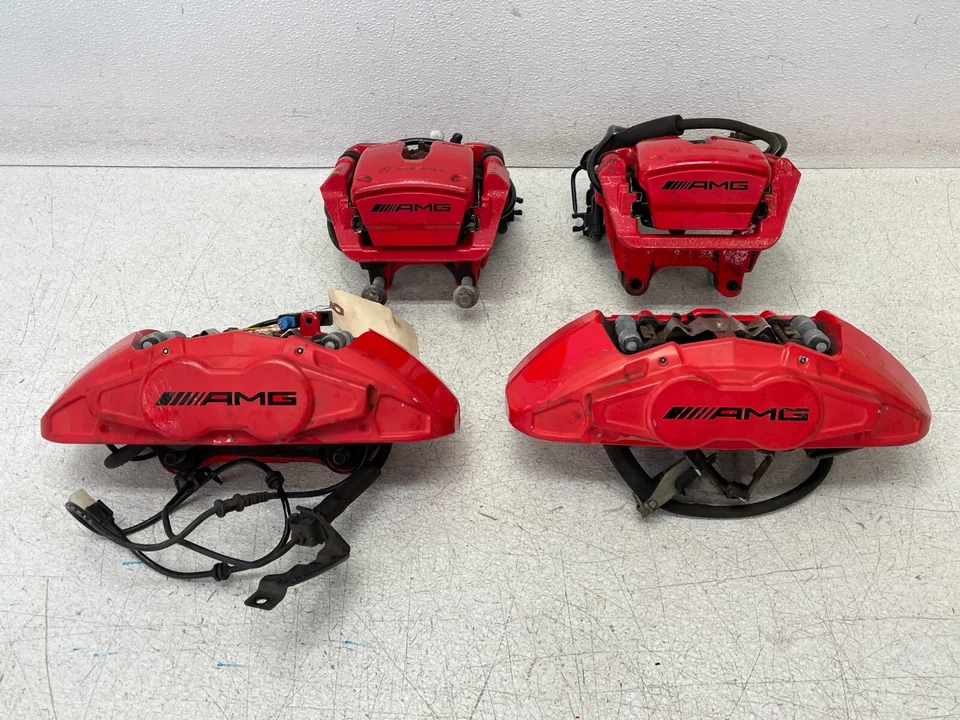 Juego de pinzas de freno delanteras y traseras rojas 1352 OEM Mercedes Benz CLA45 AMG 2014-2018 Foto 1 de 4