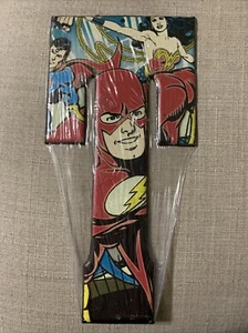 Letrero de pared DC Justice League decoración letra dimensional T metal estaño superhéroe - Imagen 1 de 4